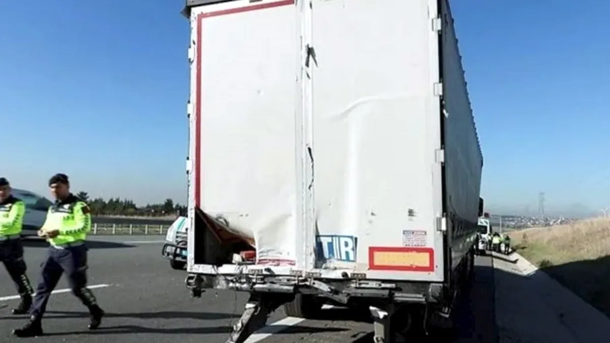 Kuzey Marmara Otoyolu’nda otomobil TIR’ın altına girdi! Otomobilin sürücüsü hayatını kaybetti Kuzey Marmara Otoyolu’nda otomobil TIR’ın altına girdi! Otomobilin sürücüsü hayatını kaybetti