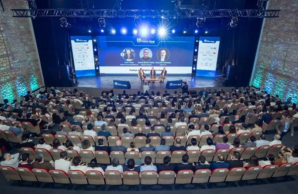 teknoloji-ve-finans-uzmanlarini-bulusturan-zirve-sona-erdi-1750056223700.jpg