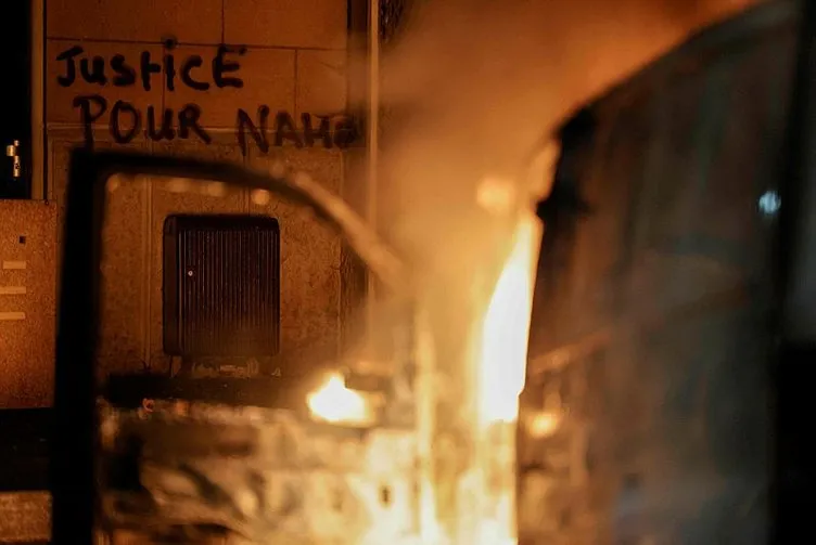 Fransa’da sokaklar savaş alanına döndü | Kaos büyüyor! Polisle çatışma!