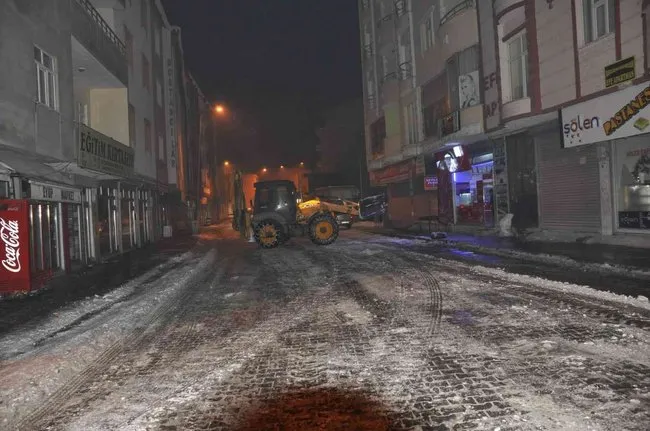 Bulanık’ta karla mücadele çalışması
