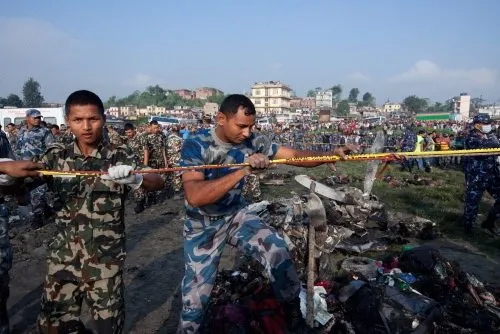 Nepal’de dağcıları taşıyan uçak düştü