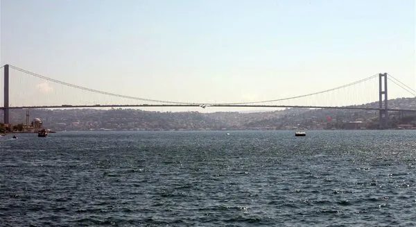 Köprüye dev Beşiktaş bayrağı