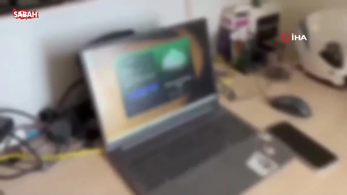 Forex vaadiyle dolandırıcılık soruşturmasında gözaltına alınan 17 şüpheli adilyeye sevk edildi | Video videosunu izle Forex vaadiyle dolandırıcılık soruşturmasında gözaltına alınan 17 şüpheli adilyeye sevk edildi | Video videosunu izle