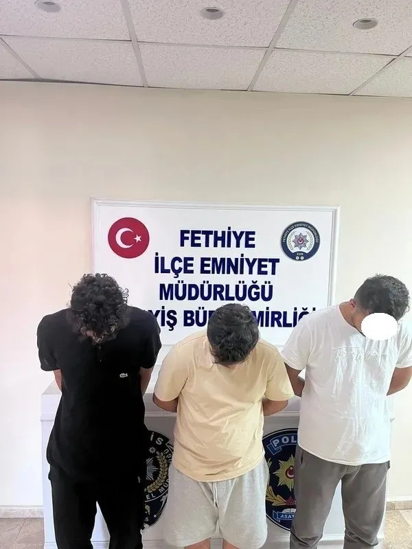 fethiyede-3-kisi-tarafindan-olduresiye-darp-edilmisti-genc-kadindan-mahkemede-sok-sozler-1755331605504.jpg Fethiye’de 3 kişi tarafından öldüresiye darp edilmişti: Genç kadından mahkemede şok sözler!