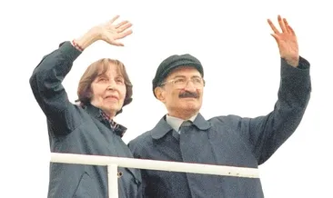 Eşinin yanına defnedilecek