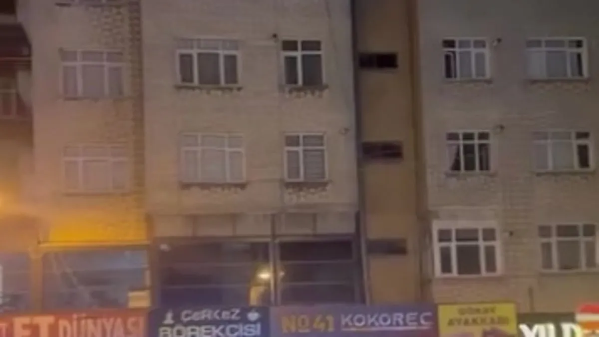 Gebze’de bir bina daha alarm verdi! Çatırdama sesleri duyuldu, bina boşaltıldı Gebze’de bir bina daha alarm verdi! Çatırdama sesleri duyuldu, bina boşaltıldı