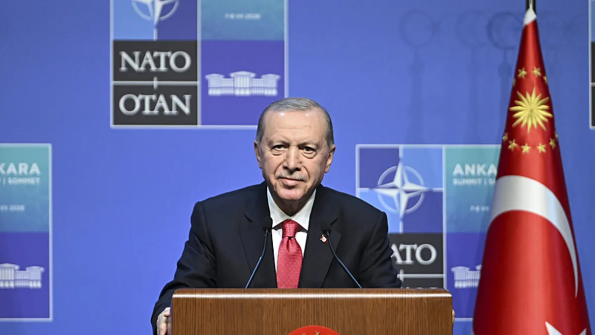 Başkan Erdoğan, NATO liderlerine “The Politics of Courage: Erdoğan and the Rise of Türkiye” kitabını takdim etti Başkan Erdoğan, NATO liderlerine “The Politics of Courage: Erdoğan and the Rise of Türkiye” kitabını takdim etti