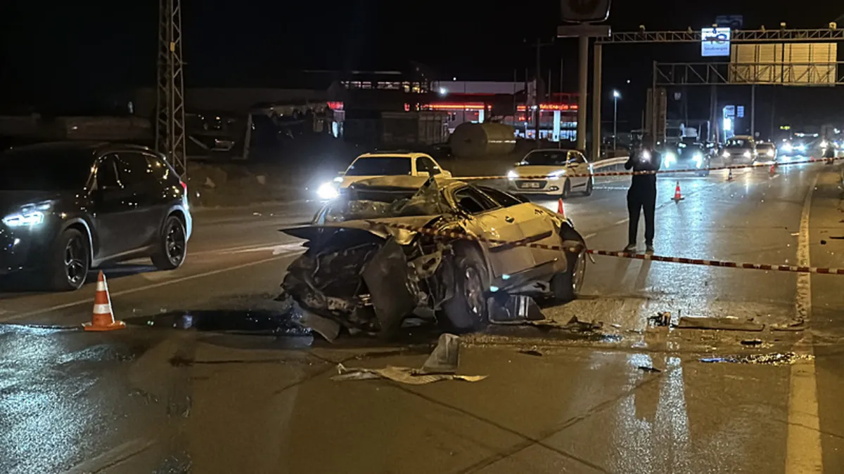 Sivas'ta otomobil devrildi: 1 ölü, 1 yaralandı Sivas'ta otomobil devrildi: 1 ölü, 1 yaralandı