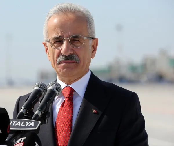 turkiye-havacilikta-dunyayi-kanatlari-altina-aldi-antalya-havalimani-kapasitesi-35-milyondan-82-milyon-yolcuya-1744363663355.jpg