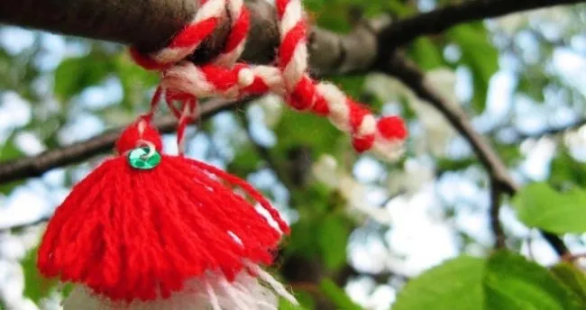 Balkanlar’a ait köklü bir gelenek olan Marteniçka nedir? Marteniçka bilekliği nasıl yapılır? Anlamı ve önemi