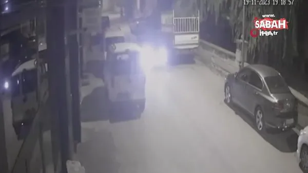Sivas’ta bir garip olay! Kaldırım taşını otomobilin camına sapladı | Video