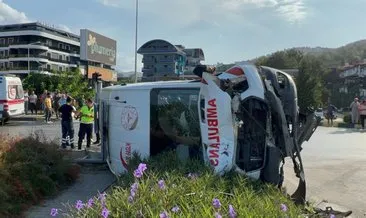 Antalya’da ambulans ile kamyonet çarpıştı: 2’si sağlıkçı 8 yaralı var!
