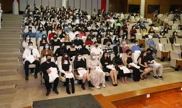 Eczacılık fakültesi öğrencileri beyaz önlüklerini giydi #adana