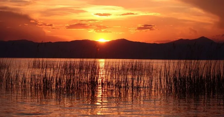 Beyşehir Gölünde günbatımı bir başka güzel