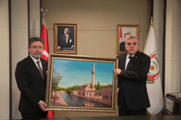 bakan-yumaklidan-sanliurfa-buyuksehir-belediyesine-ziyaret-1711104397934.jpg