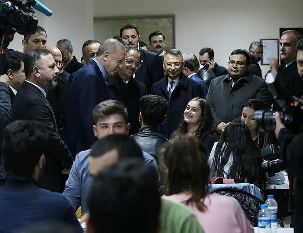 Başkan Erdoğan millet kıraathanesinde gençlerle bir araya geldi