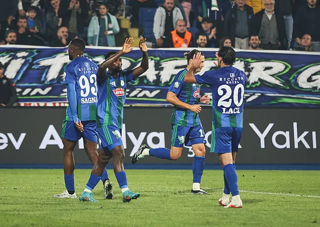 son-dakika-firtinadan-muhtesem-geri-donus-7-gollu-macta-kazanan-trabzonspor-1793037364538.jpg