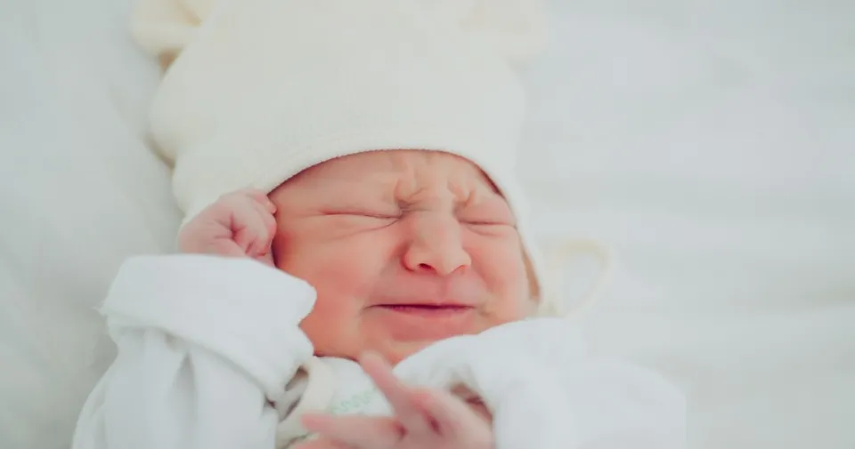 Yeni doğan bebeklere şapka giydirilmeli mi? Bebek Haberleri Yeni doğan bebeklere şapka giydirilmeli mi? Bebek Haberleri