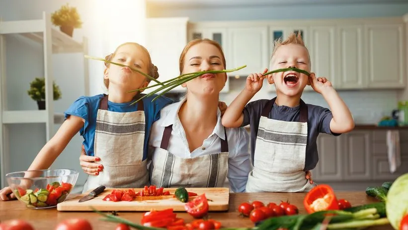 Anneler yemek konusunda çocuklara nasıl örnek olmalı?