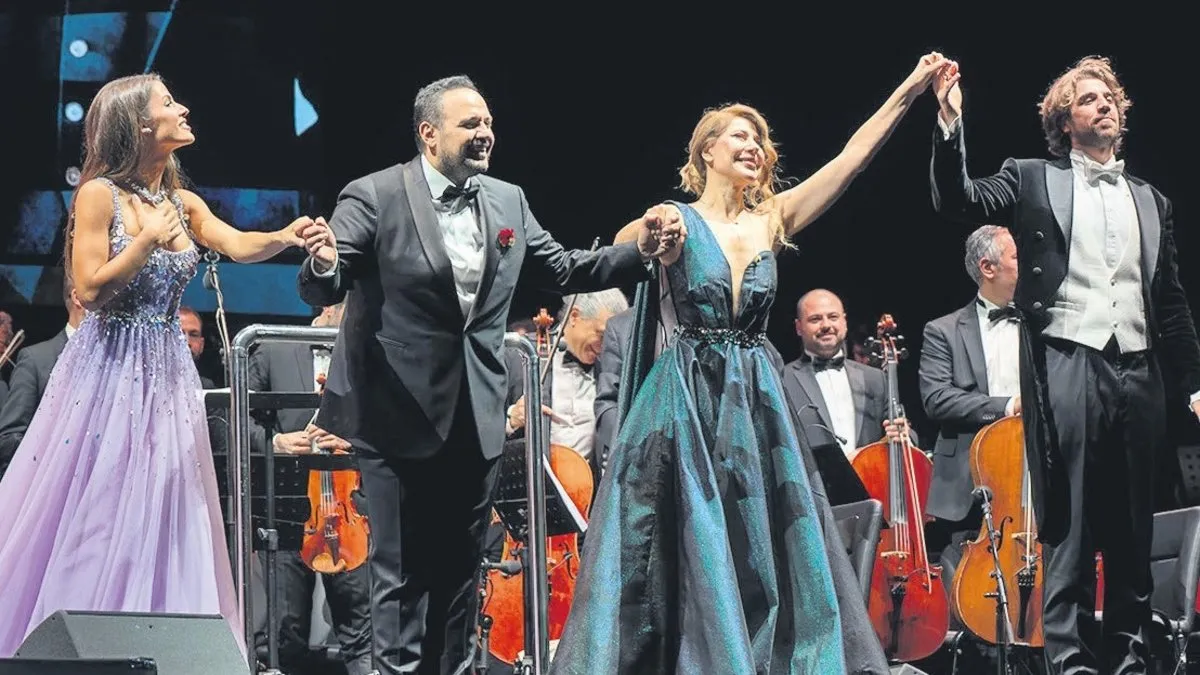 Karahan, ünlü sopranolarla konser verdi Karahan, ünlü sopranolarla konser verdi
