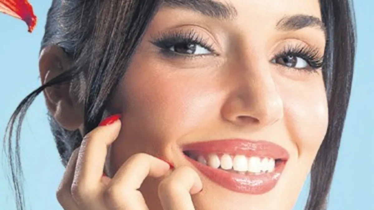 Hande Erçel reklam filminde oynadı