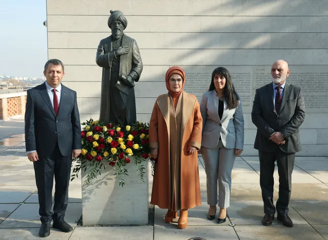 emine-erdogan-budapestede-gul-baba-ve-osmanli-macaristaninda-manevi-miras-kitabinin-tanitimina-katildi-1730998858887.jpg