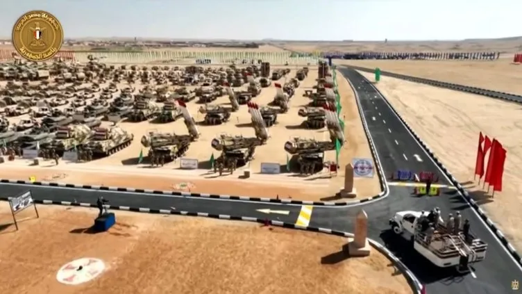 Orta Doğu karışıyor mu? Mısır’dan gövde gösterisi! Çok sayıda savaş uçağı, tank, askeri teçhizat…