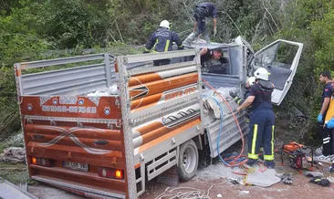 Antalya’da feci kaza: 2 ölü, 1 yaralı!