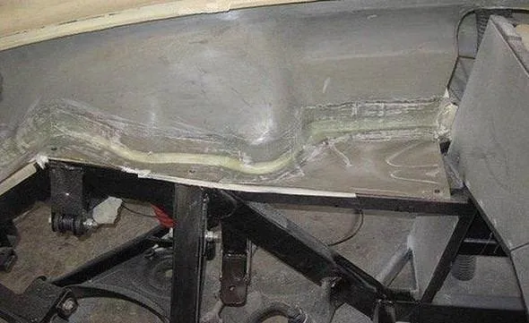 Rus gencin otomobili görenleri kendine hayran bıraktı