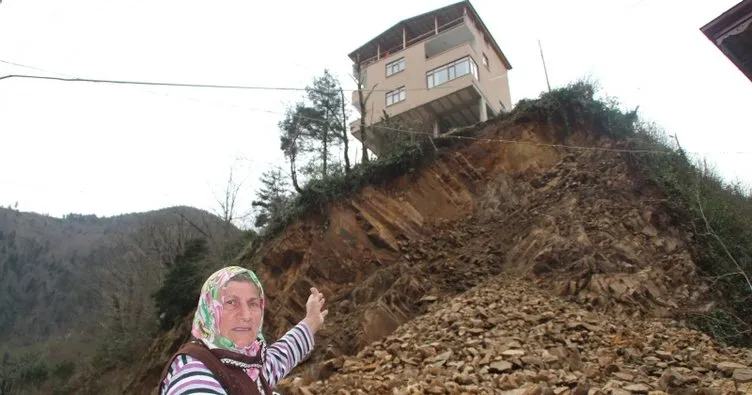 Son dakika: Karadeniz’de heyelan faciası! Rize’de 3 ev boşaltıldı!