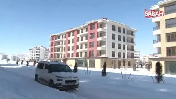 Yeni yuvalarına kavuşan deprem mağdurları: 'Evler 5 yıldızlı otel gibi' | Video