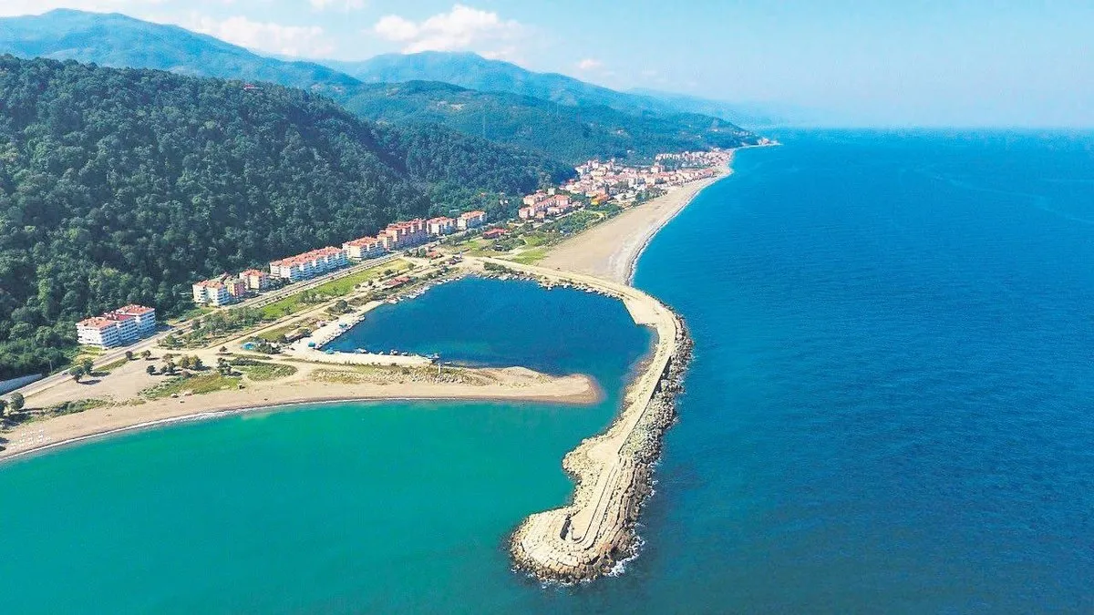 Rüzgârın fısıltısında bir ilçe Abana