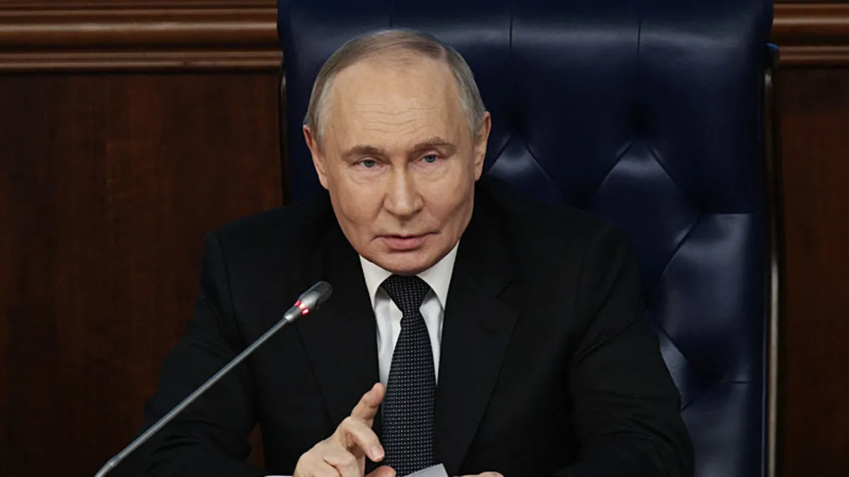 Putin’den Avrupalı liderlere küçük domuzlar benzetmesi: “Rusya topraklarını askeri yöntemlerle kurtaracaktır” Putin’den Avrupalı liderlere küçük domuzlar benzetmesi: “Rusya topraklarını askeri yöntemlerle kurtaracaktır”