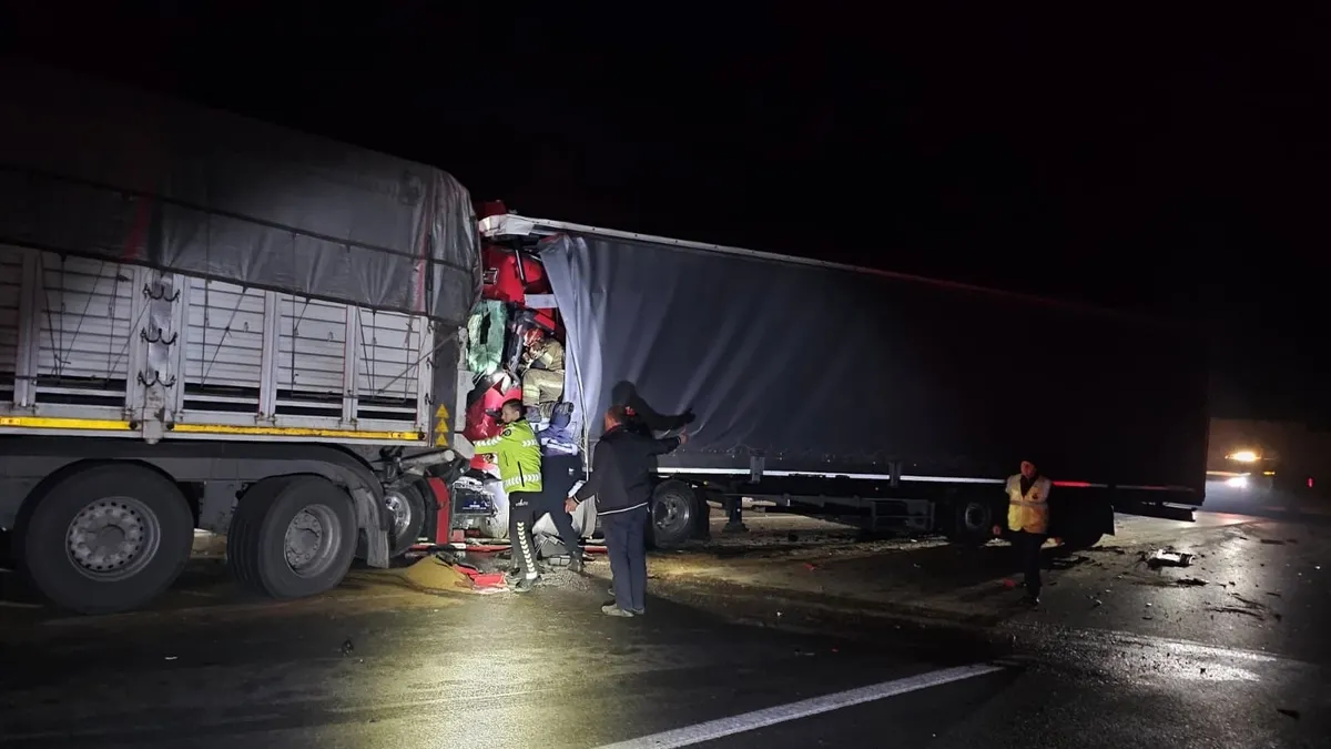 Bursa'da feci kaza: 2 TIR birbirine girdi! 1 ölü