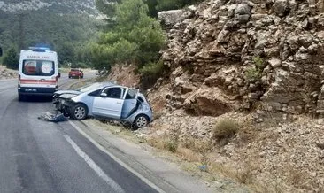 Antalya'da kaza! Otomobil kayalıklara çarptı: Yaralılar var #antalya