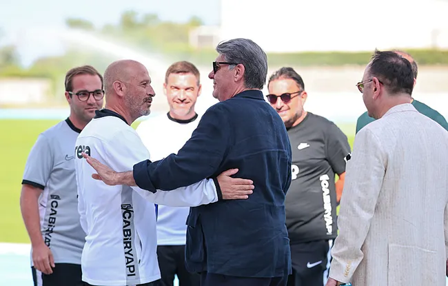 serdal-adali-leandro-trossard-transferini-acikladi-1784013360090.jpg