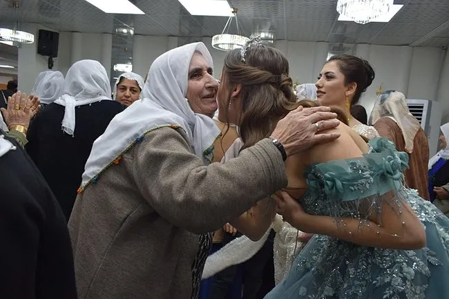 batmana-alman-gelin-bana-prenses-gibi-hissettiriyor-1741679562917.jpeg