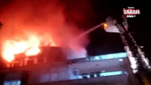 Sancaktepe’de 5 katlı binanın çatı katı alevlere teslim oldu | Video
