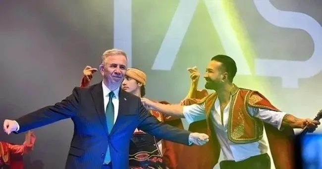 ak-partili-yalcindan-mansur-yavasa-konser-skandali-sorulari-1758909881343.jpeg