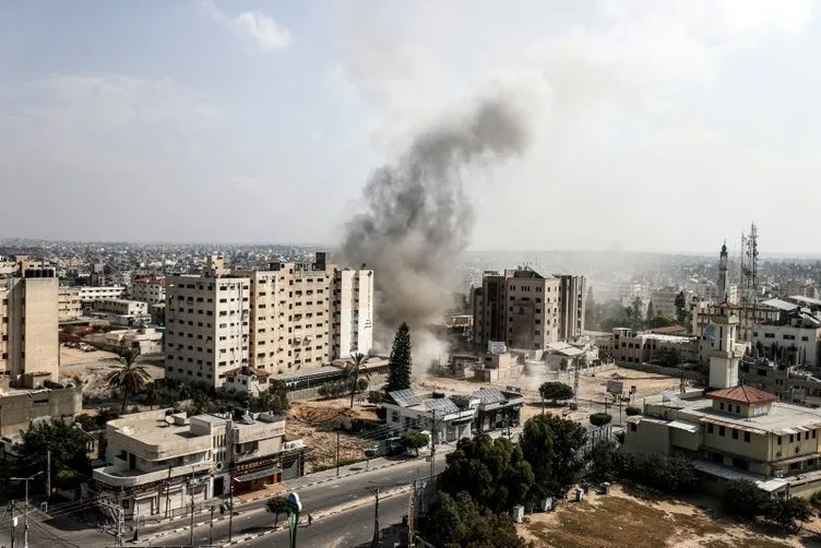 İsrail yine hastaneyi hedef aldı: Yüzlerce sivilin sığındığı Vefa Hastanesi çevresinden dumanlar yükseliyor!