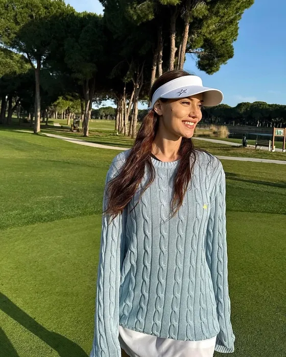 Kariyeri kadar güzelliğiyle de çok konuşuluyor! Fahriye Evcen oyuncu olmadan önce bakın mesleği neymiş...