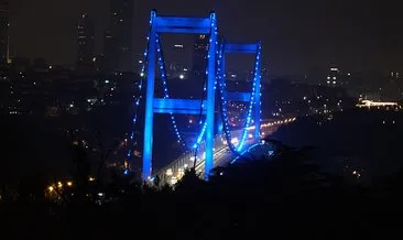 İstanbul’da köprüler maviye büründü