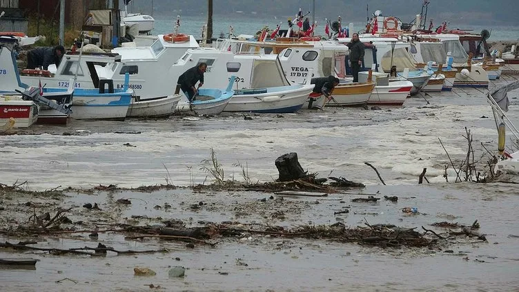 Meteoroloji sarı kodlu uyarmıştı: 4 kenti su bastı! İzmir, Çanakkale, Muğla, Tekirdağ'da son durum