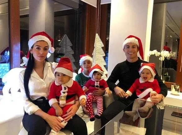 Ronaldo Nun Paylasimi Buyuk Ilgi Topladi Son Dakika Magazin Haberleri İkinci ismi olan ronaldo'yu babası ronald reagan hayranı. ronaldo nun paylasimi buyuk ilgi