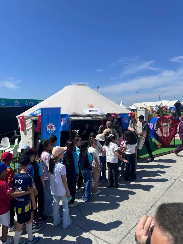 sifir-atik-festivalinde-trabzon-buyuksehir-belediyesi-de-yerini-aldi-1780775691003.jpg