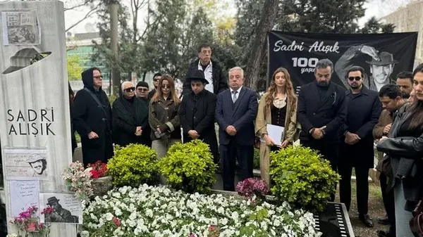 usta-sanatci-sadri-alisik-mezari-basinda-anildi-1743862966616.jpg