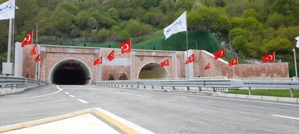 yeni-zigana-tunelinden-15-ayda-251-bin-arac-gecti-1687956886849.jpg