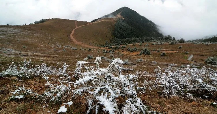 Zigana Dağı’na mevsimin ilk karı yağdı