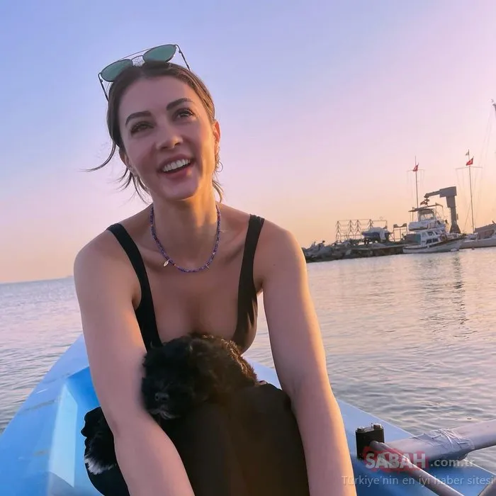 Burcu Özberk’ten teknede sere serpe bikinili pozlar! Güzelliği güneşi kıskandırdı!
