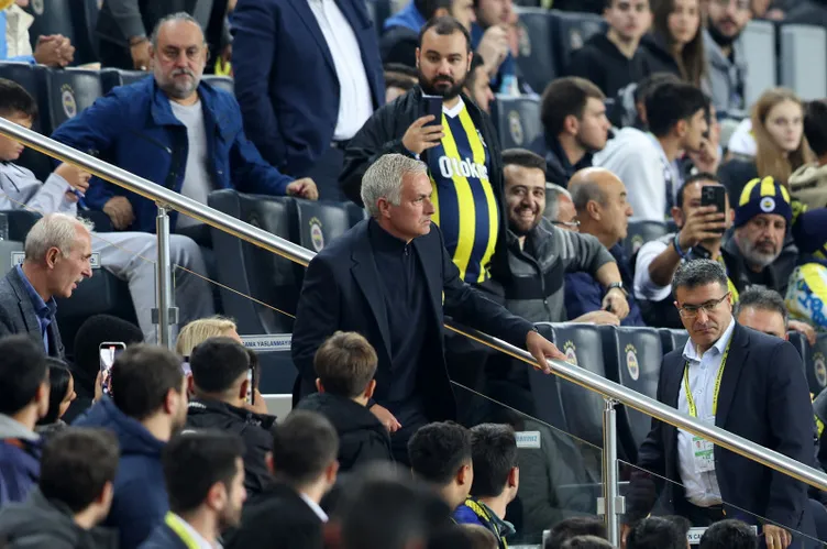 SON DAKİKA HABERLERİ: UEFA Avrupa Ligi’nde Jose Mourinho şoku yaşadı! Fenerbahçe penaltı beklemişti: Fransız hakemden olay yaratan karar